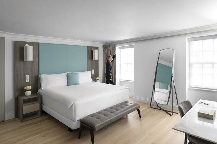 Room 42 of 250