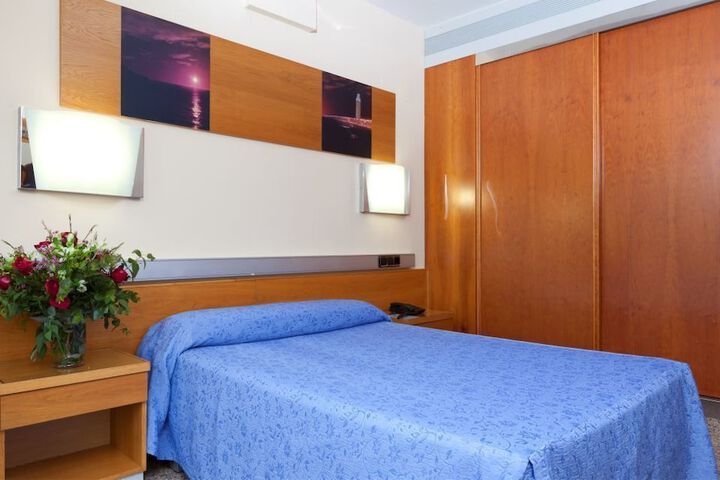 Room 8 of 75