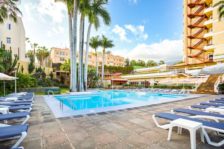 Hotel Pool