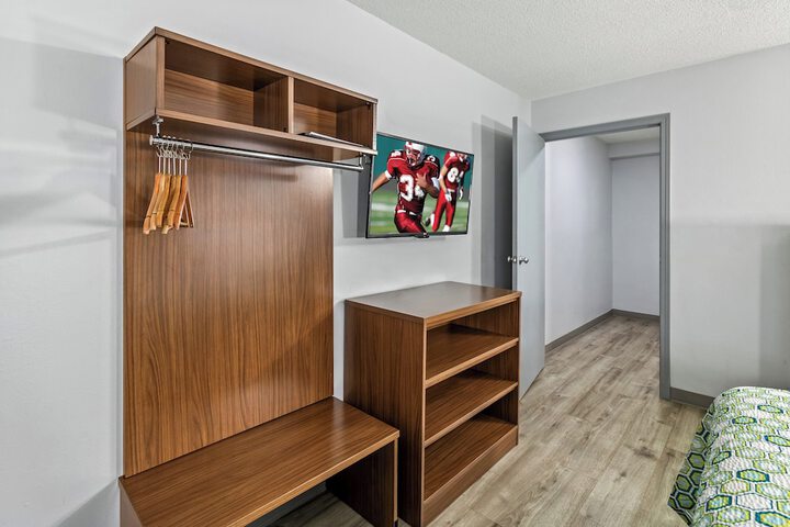 Room 21 of 35