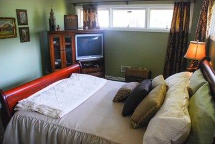 Room 9 of 18