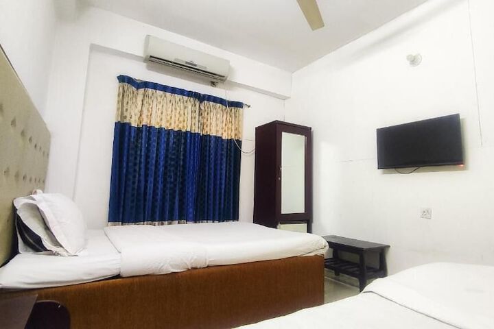 Room 12 of 24