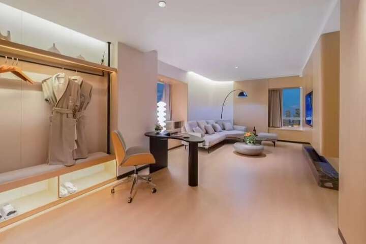 Room 13 of 27