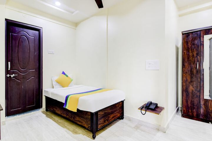 Room 7 of 20