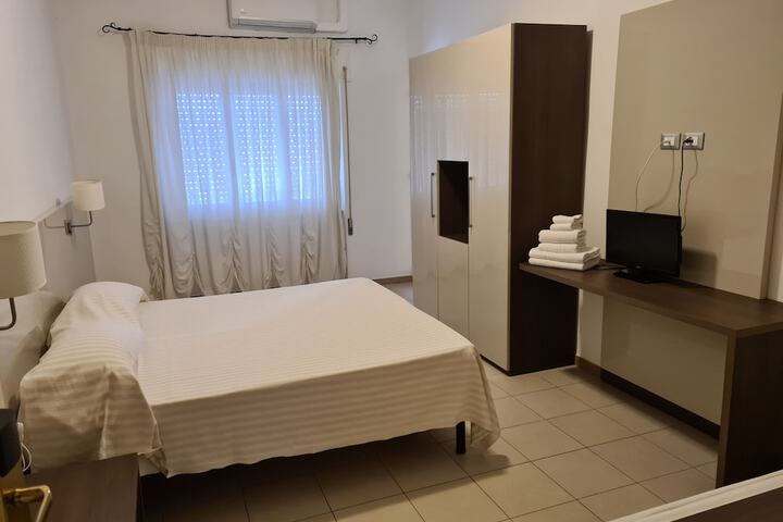 Room 6 of 19