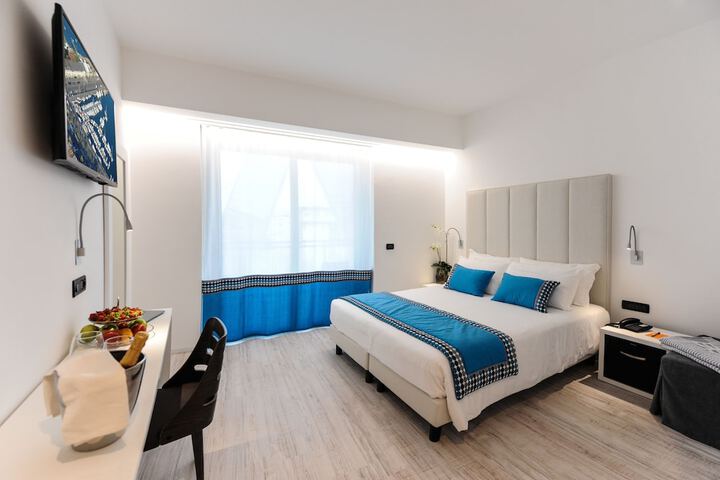 Room 10 of 71