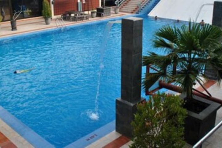 Pools & Facilities