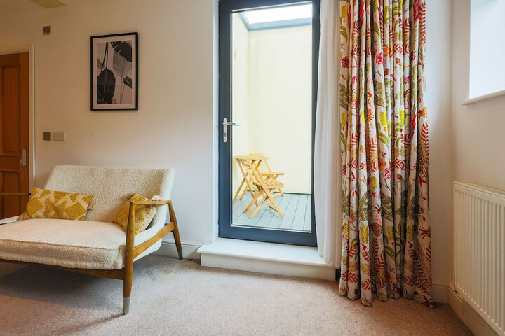 Room 93 of 283