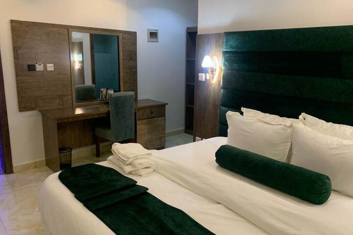 Room 8 of 15