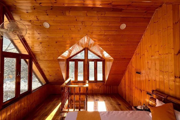 Room 8 of 16