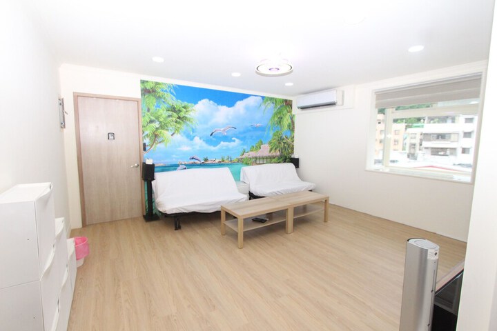 Room 190 of 246
