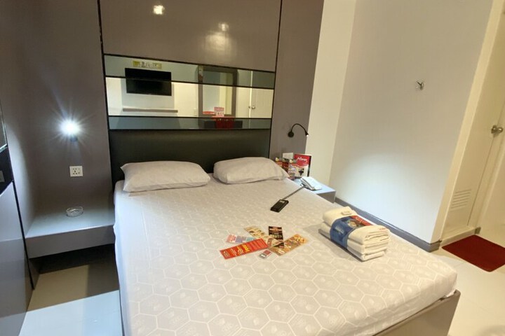 Room 16 of 28