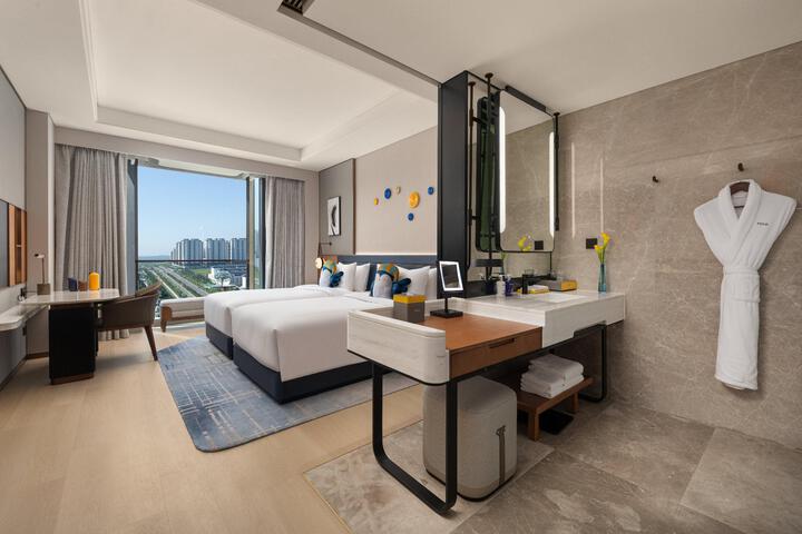 Room 16 of 108