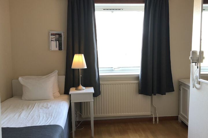 Room 5 of 121