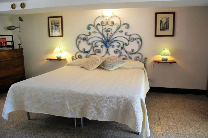 Room 2 of 23
