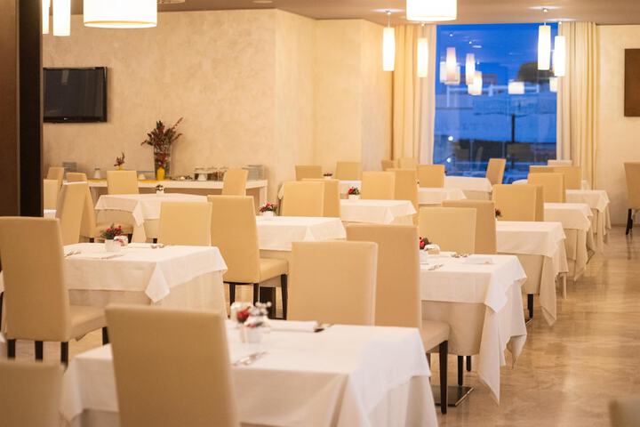 Dining 71 of 81