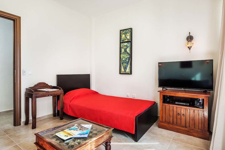 Room 14 of 182