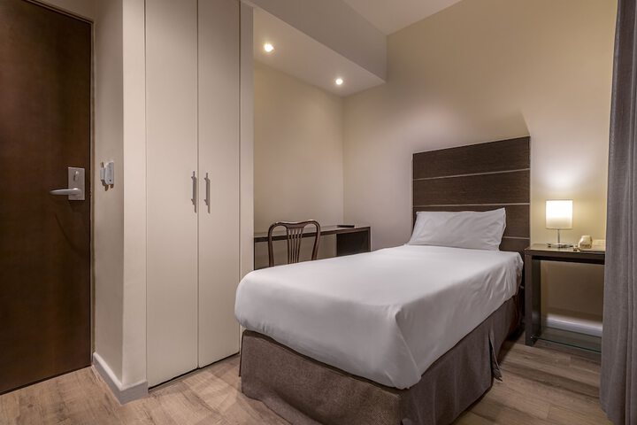 Room 26 of 49