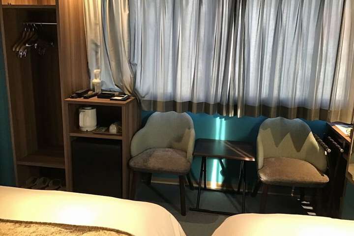 Room 18 of 40
