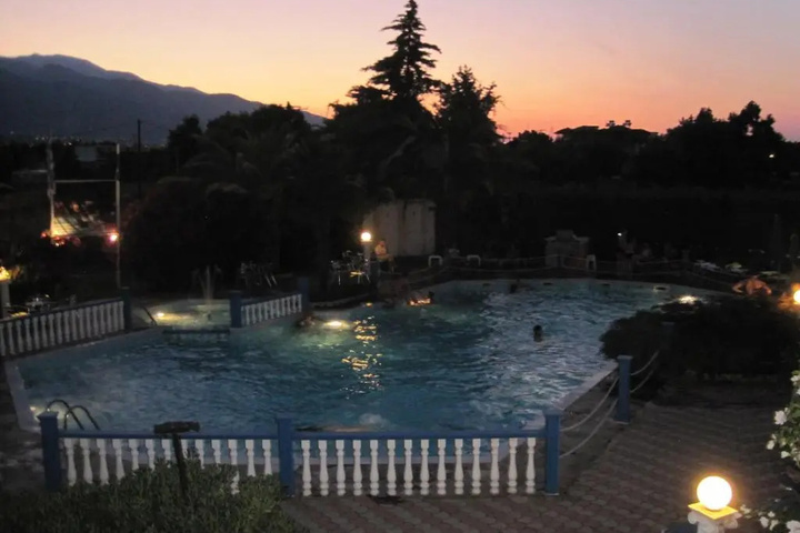Pool 6 of 15