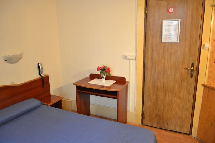 Room 42 of 70