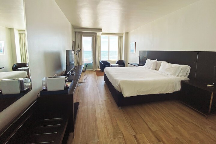 Room 3 of 66