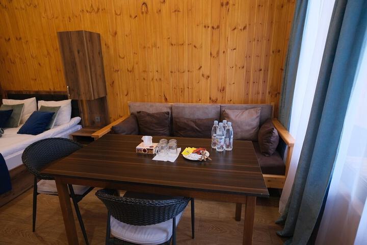 Room 14 of 94