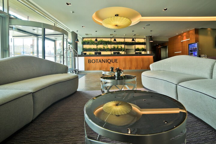 Entrance & Lobby