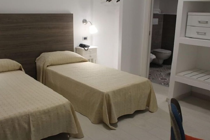 Room 10 of 60
