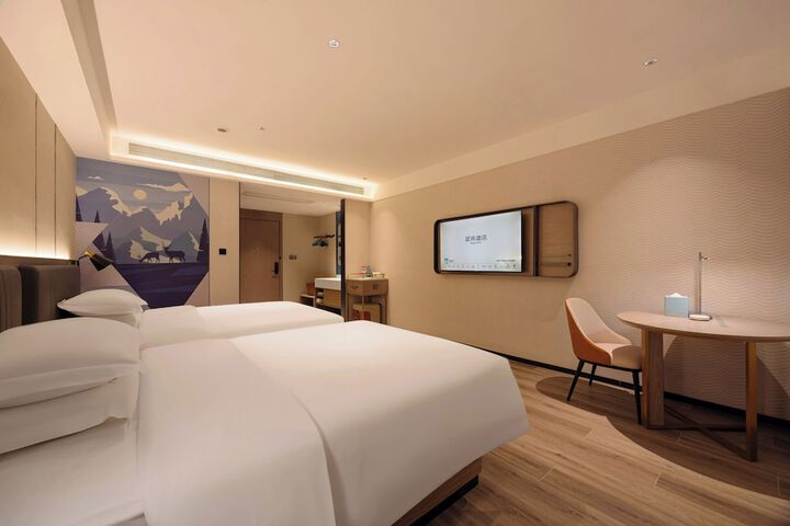 Room 14 of 127