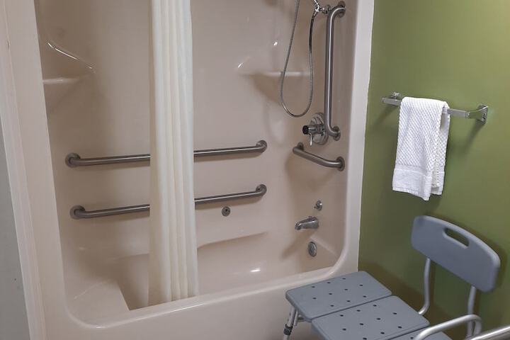 Queen Bed Accessible (13 of 15)