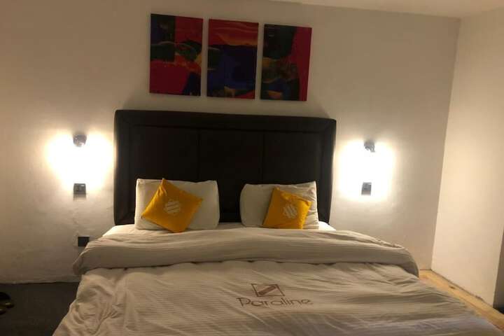 Room 6 of 25