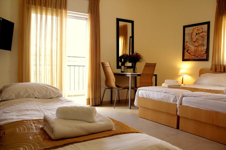 Room 18 of 50