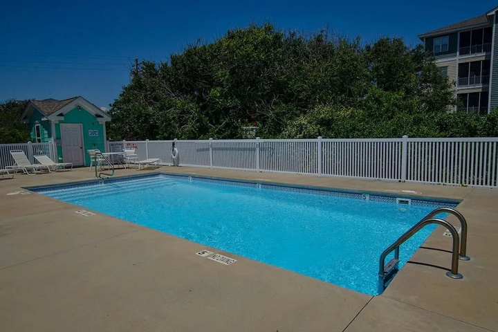 Pool 14 of 22