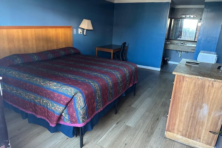 Room 5 of 7
