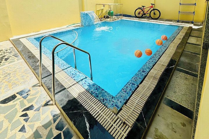 Pool 41 of 55