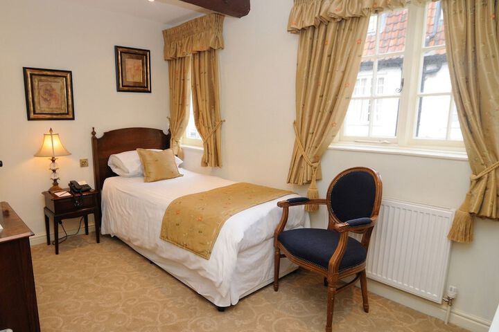 Room 3 of 68