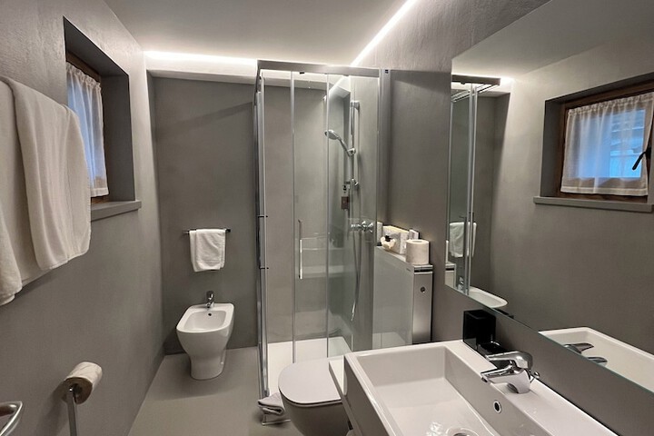 Room 17 of 34