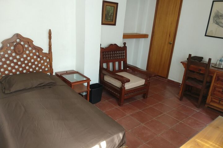 Room 12 of 19