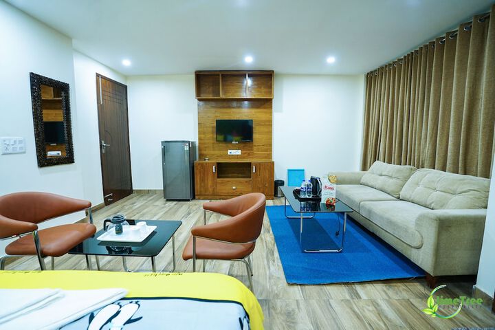 Room 11 of 18