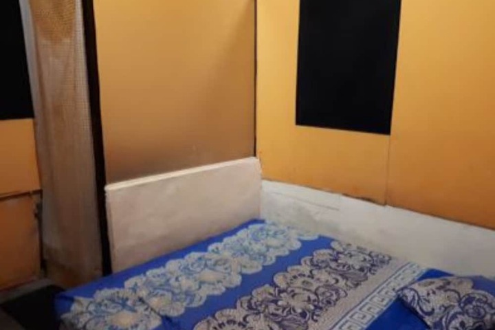 Room 6 of 17