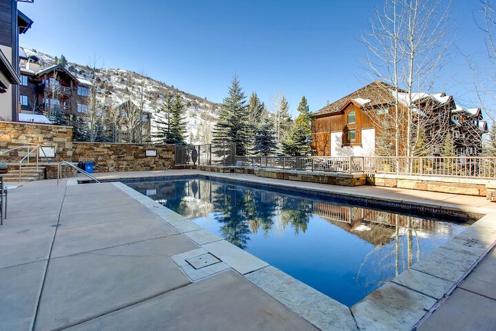 Pool 192 of 209