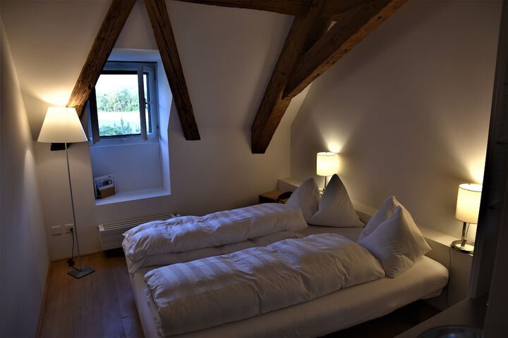 Room 16 of 27