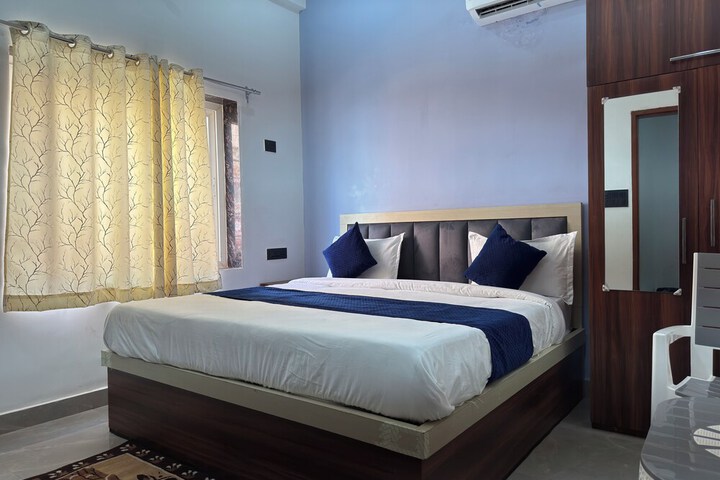 Room 6 of 25