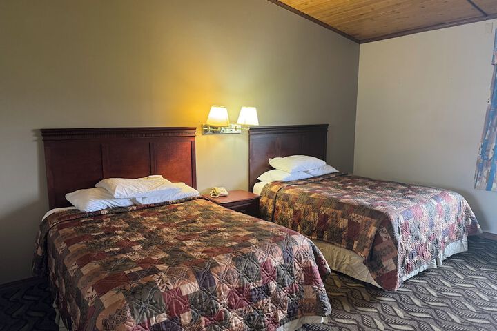 2 Queen Beds (9 of 13)