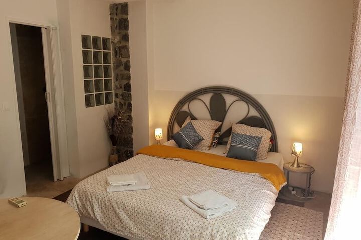 Room 6 of 16