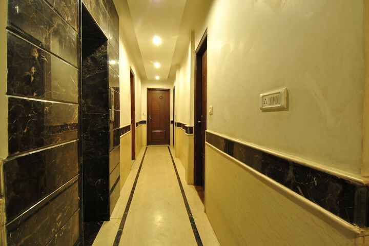Ballroom/Hall 34 of 38