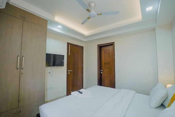 Room 2 of 17