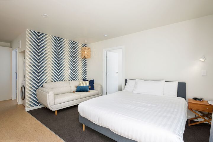 Room 3 of 37
