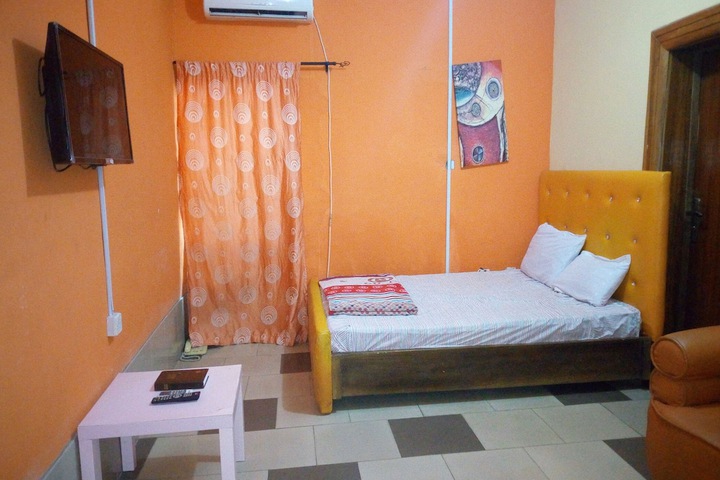 Room 6 of 11